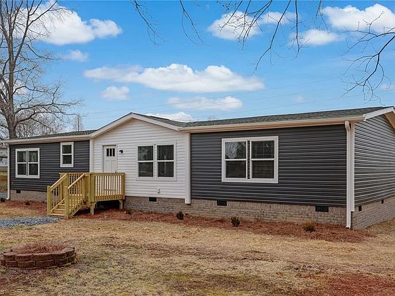 4th image of 135 Hilton Rd