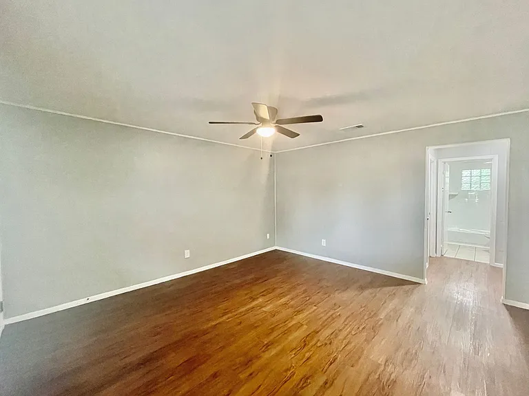 Sundance Apartments — Photo 32