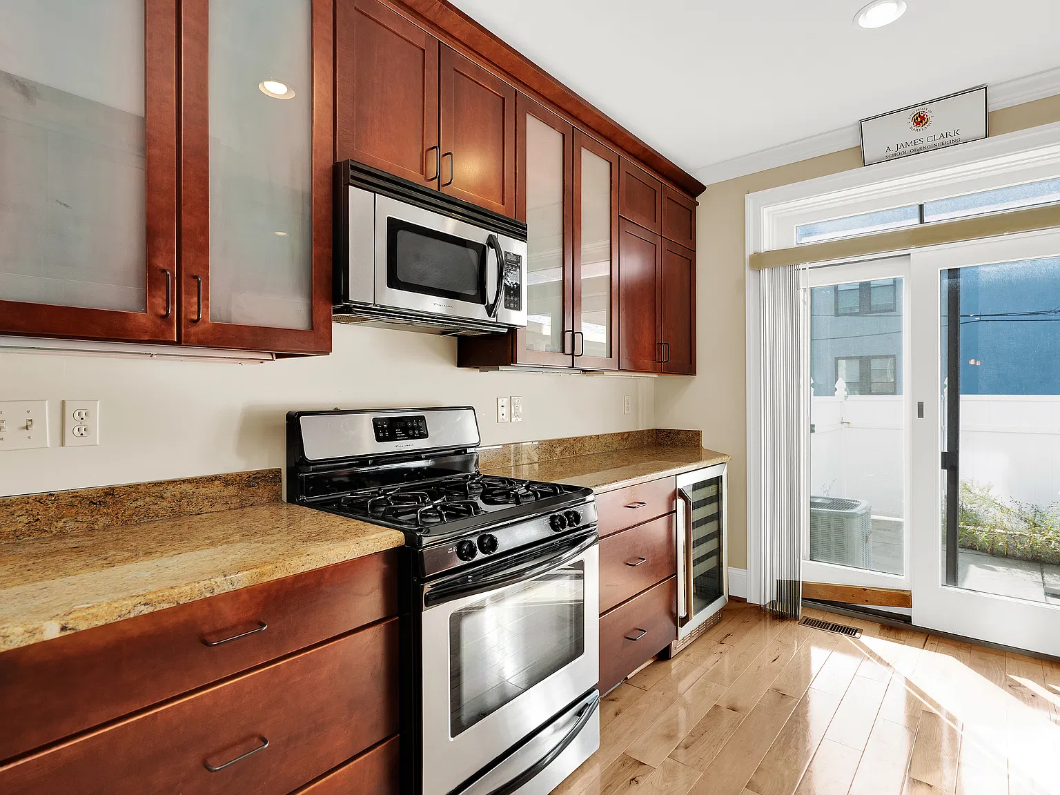 3 bed, 1692 sqft, $2,750 — Photo 4