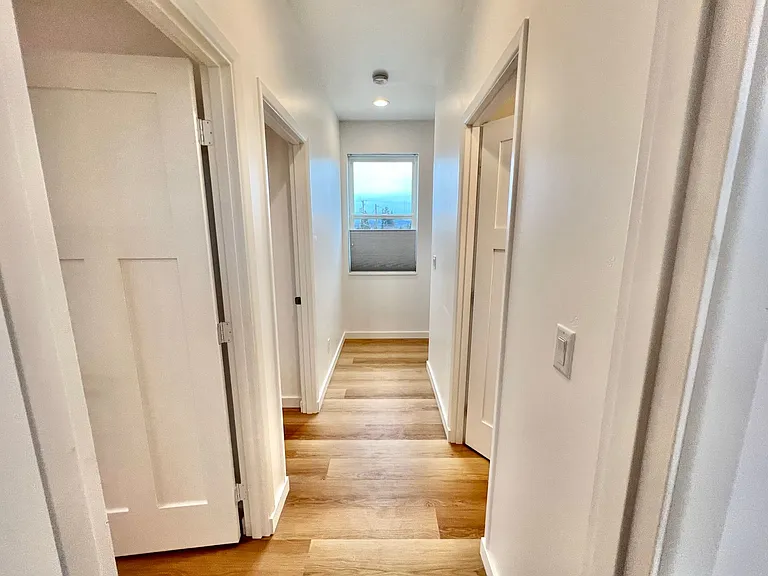 2223 Redwood Ave — Photo 9