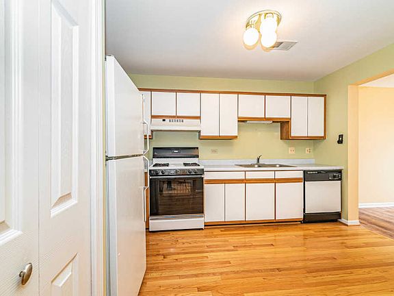 5th image of 373 Winfield Ct #373