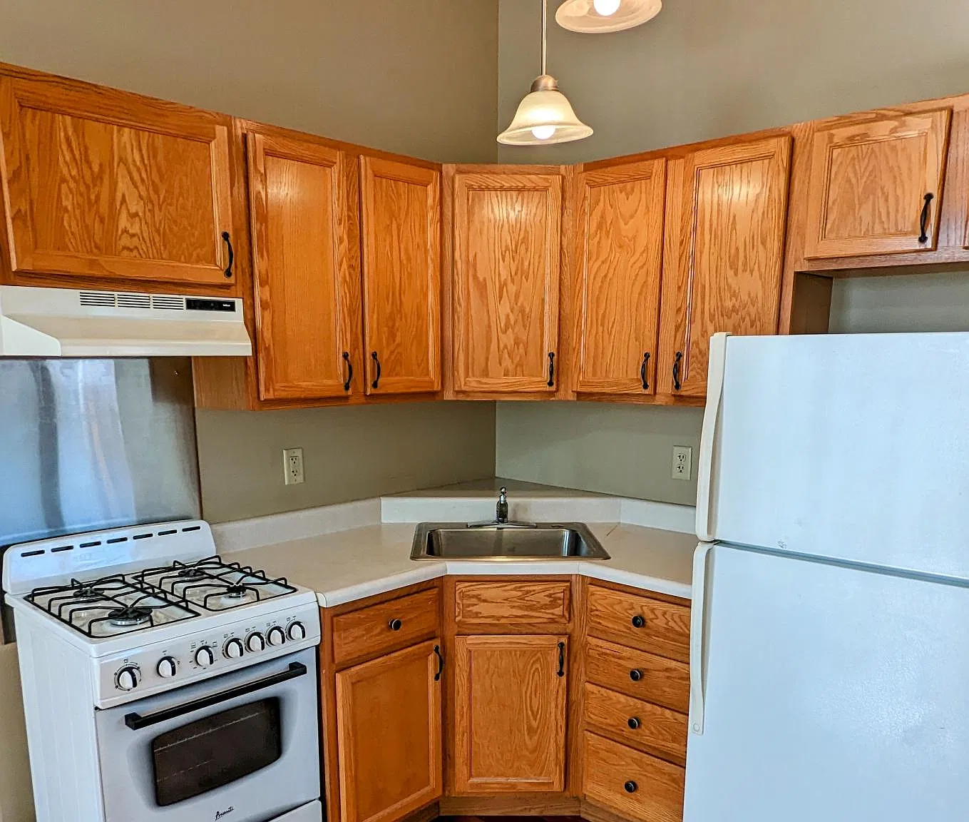 229 E Front St — Photo 2