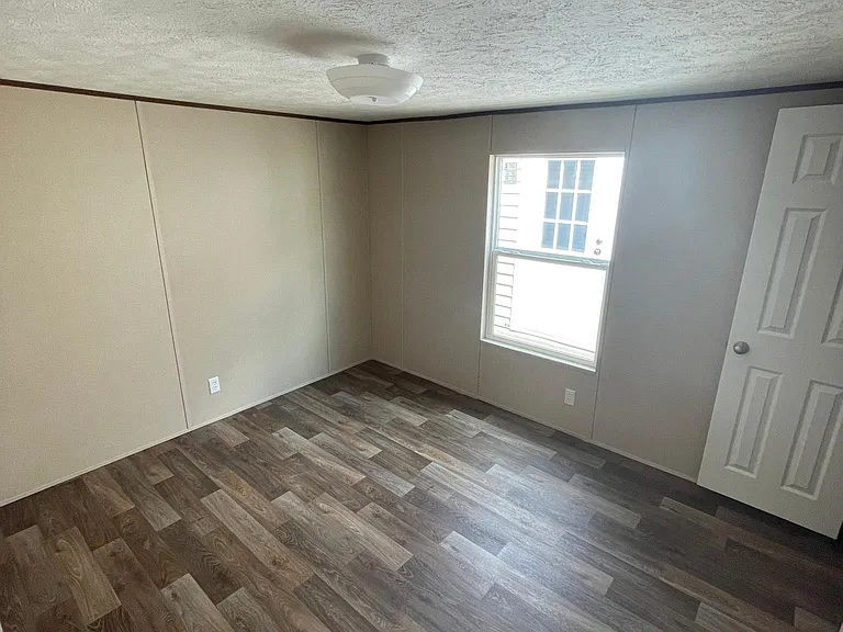 219 Garfield Dr — Photo 12