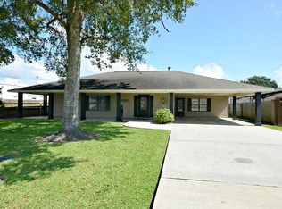 3720 Russell St, Groves, TX 77619