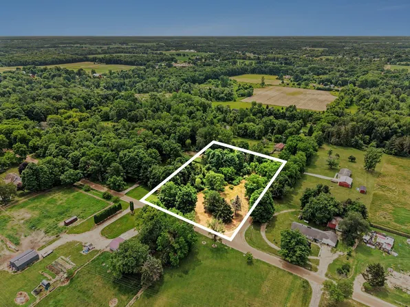 491 Peterson Rd, Ionia, MI 48846