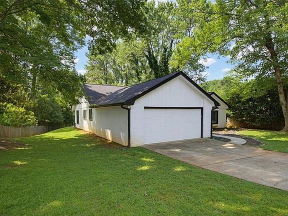 3rd image of 120 Softwood Cir