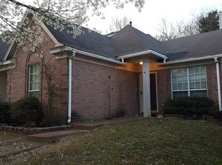 9292 Grove Manor Dr, Cordova, TN 38016