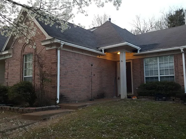 9292 Grove Manor Dr, Cordova, TN 38016