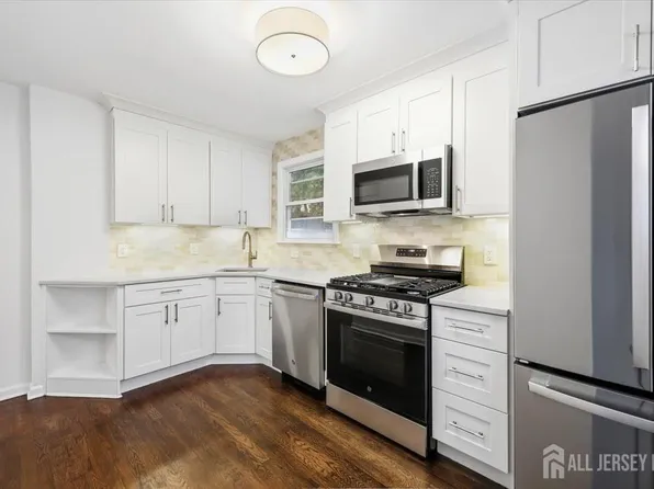 1114 Bordentown Ave, Parlin, NJ 08859