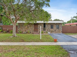 6902 NW 78th St, Tamarac, FL 33321