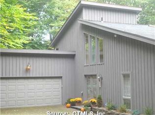 27 Coginchaug Ct, Guilford, CT 06437