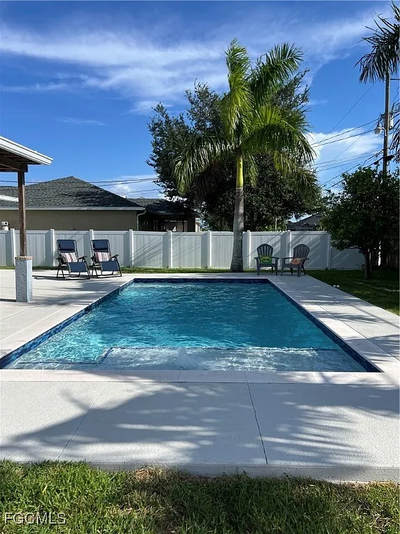 3 bed, 2.0 bath, 1610 sqft, $3,250 — Photo 1