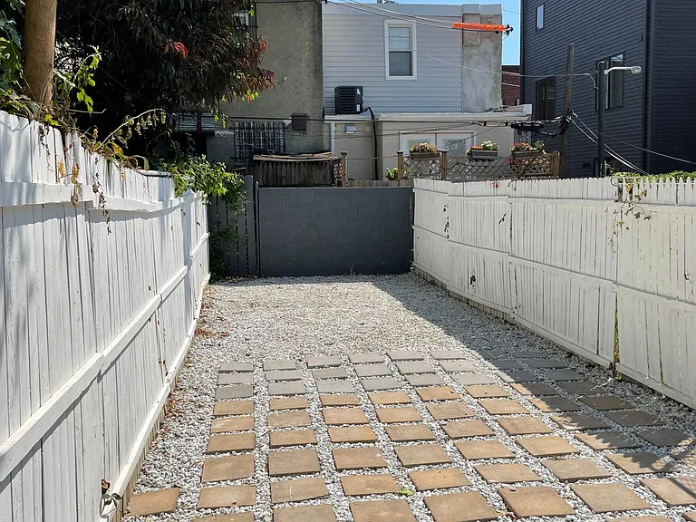 1837 E Sergeant St — Photo 25