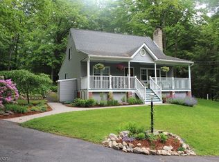 30 Fairlawn Dr, Hewitt, NJ 07421