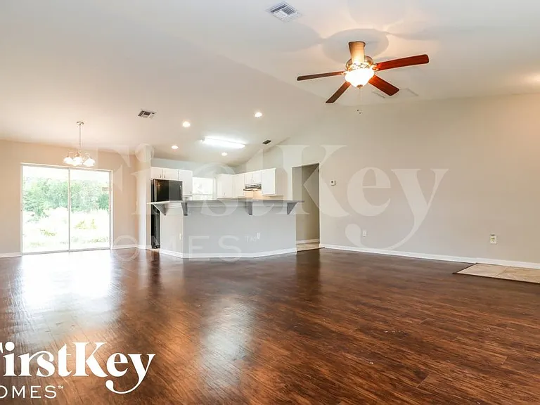 18421 Columbine Rd — Photo 4