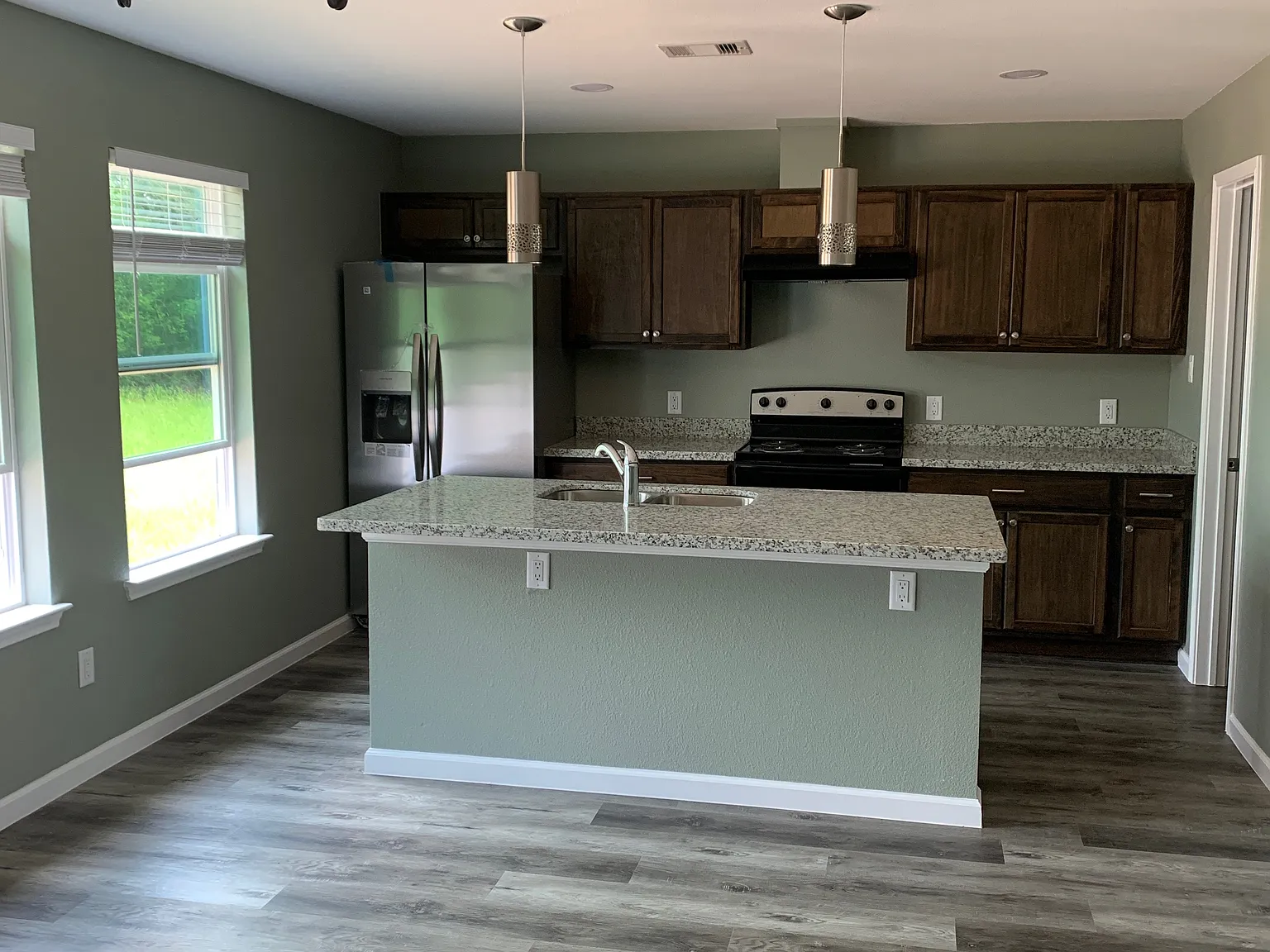5 bed, 3.5 bath, 1743 sqft, $750 — Photo 3