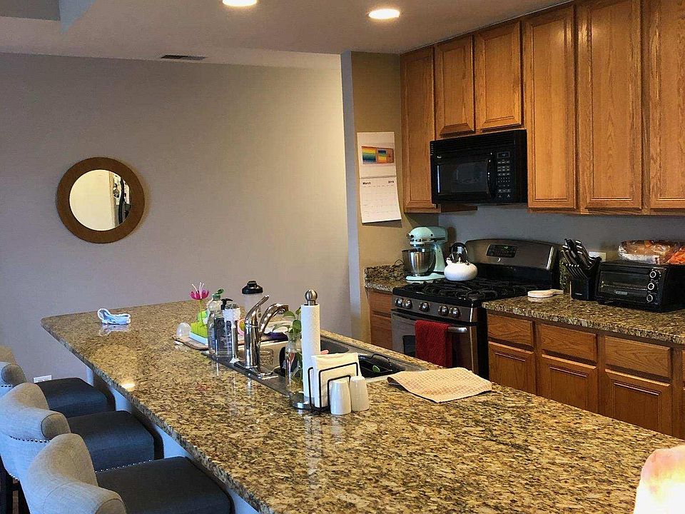 2nd image of 2327 W Wolfram St APT 212E