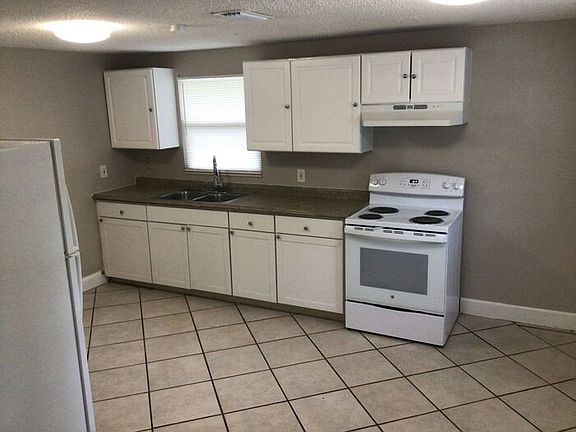 5th image of 3806 Beechwood Blvd