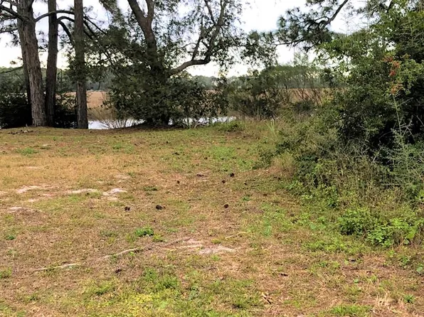 1563 Carraway Ct, Carrabelle, FL 32322