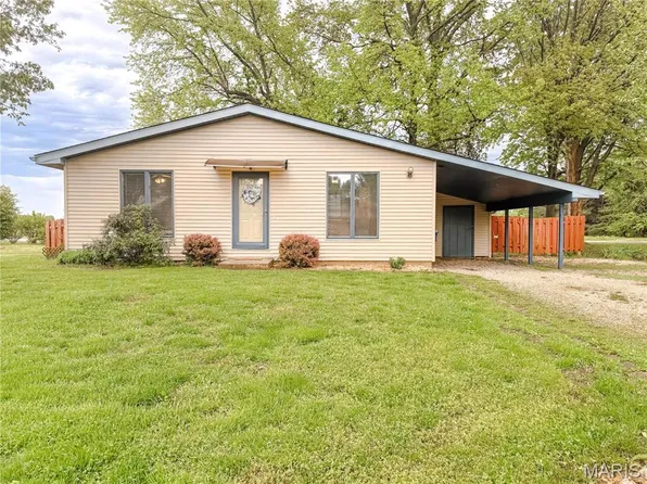 643 Tamarach Dr, Edwardsville, IL 62025