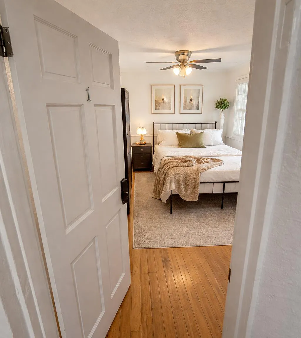 4 bed, 1.0 bath, 958 sqft, $953 — Photo 2