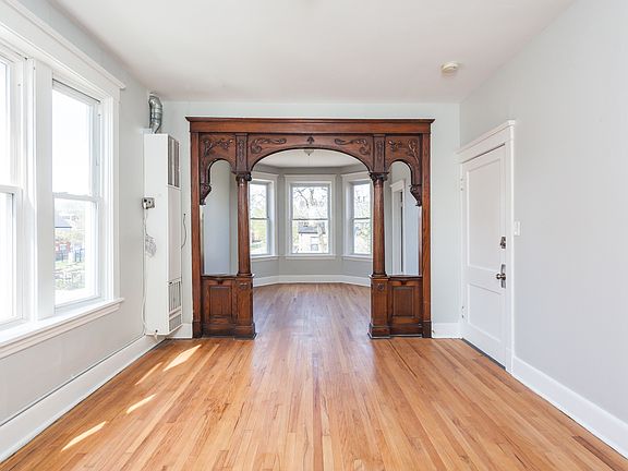 3rd image of 901 N Mozart St #2