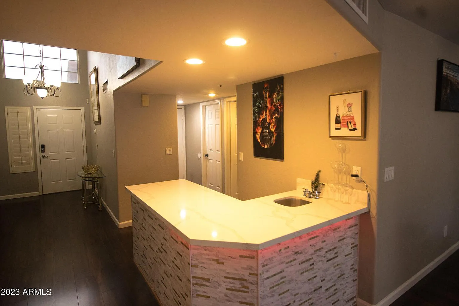4 bed, 3.5 bath, 2400 sqft, $3,900 — Photo 2