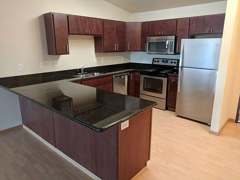 West Lake II Apartments — Photo 40