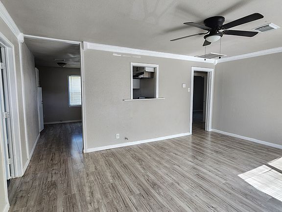 3rd image of 2817 Rosemary Ln