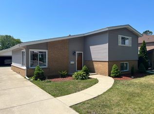 8435 W Normal Ave, Niles, IL 60714