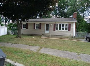 15 Bernice Dr, Cranston, RI 02920