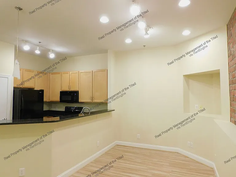 220 W Market St #105 — Photo 3