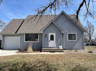 233 Knoxberry Dr, Manhattan, KS 66502