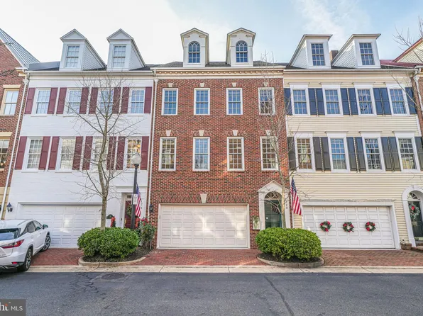 20 Alexander St, Alexandria, VA 22314
