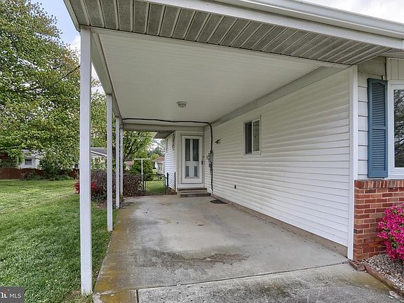 4th image of 20 Shirley Dr