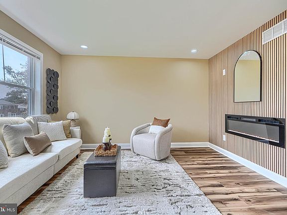 4th image of 632 Charraway Rd