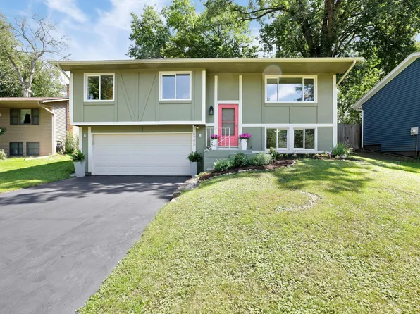 6795 Woodhill Trl, Eden Prairie, MN 55346