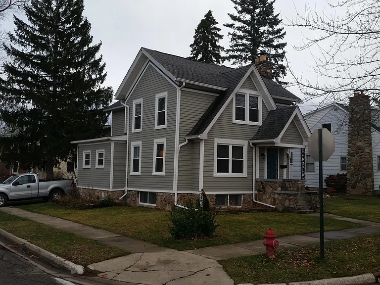 116 N East St — Photo 1