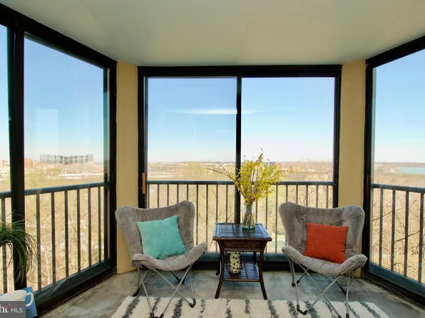 5903 Mount Eagle Dr APT 912, Alexandria, VA 22303