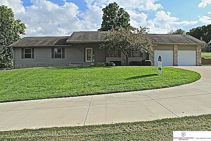 1st image of 3807 Robin Dr