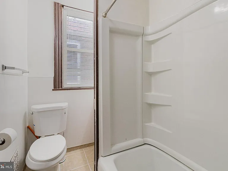 1353 Howard St — Photo 19