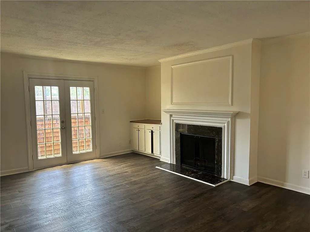 3 bed, 2.5 bath, 1628 sqft, $1,500 — Photo 2