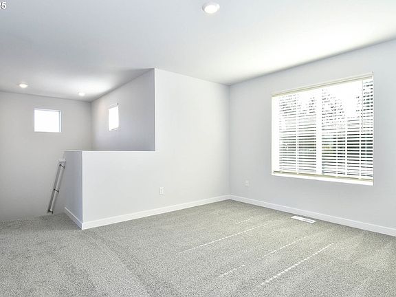 5th image of 5318 NE 68th St