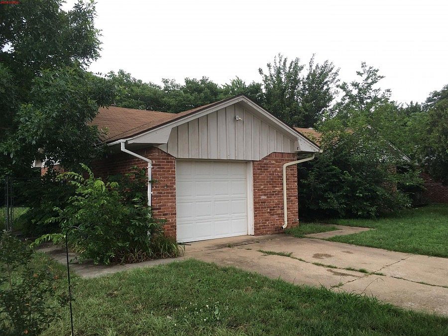 1st image of 2713 Wyandotte Way