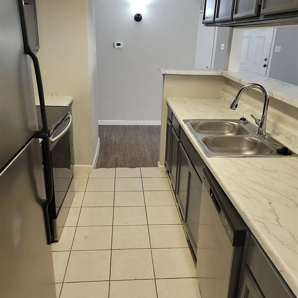 3 bed, 2.0 bath, 1046 sqft, $1,500 — Photo 2