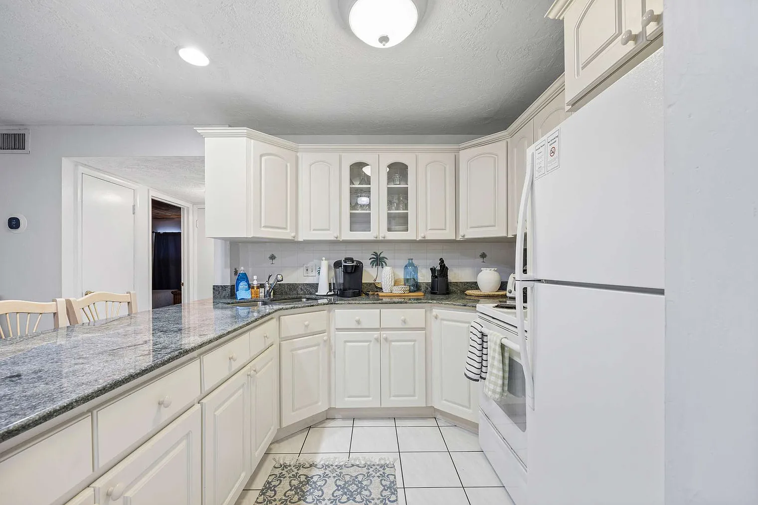 2 bed, 1.0 bath, $2,350 — Photo 3