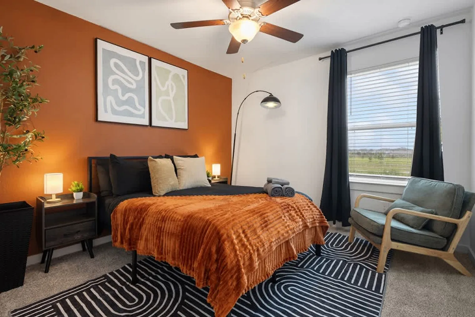 4 bed, 2.0 bath, 2195 sqft, $4,493 — Photo 4
