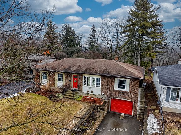 3rd image of 16 Rosemore Rd