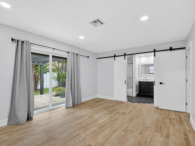 725 Heron Dr — Photo 26