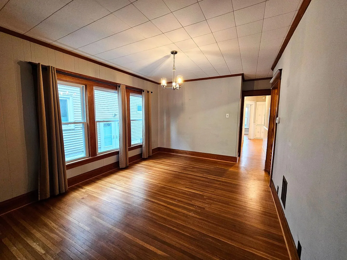 255 Woodside Ave — Photo 4
